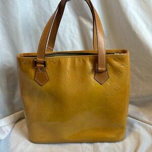 Louis Vuitton Vernis Purse: pre-loved. Beautiful bag. Date code LW0030